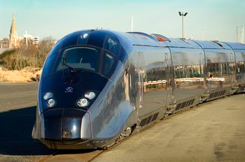 Illustration for article titled I Am Le Fast: France's AGV Super Train Aims to Go One Better than TGV